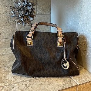 Well loved ❤️ Michael Kors Purse!